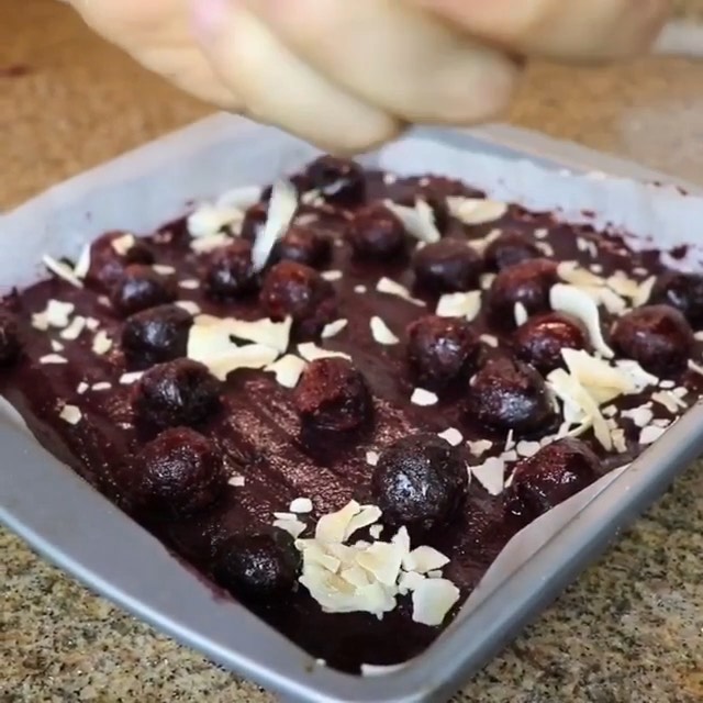 Easy Vegan Oat Dessert with Blueberries
