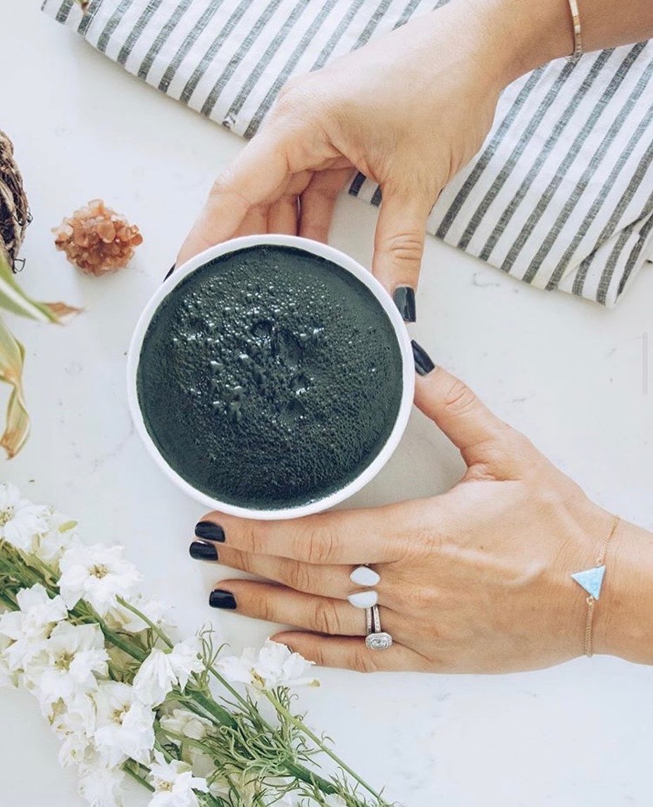 Refreshing Detox Smoothie with Peppermint and Cacao