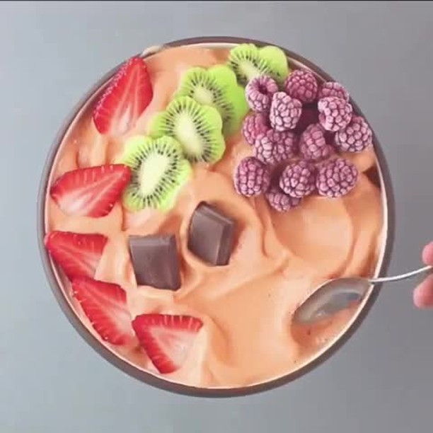Peachy Frozen Fruit Smoothie Bowl