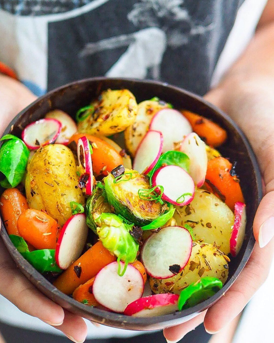 Balsamic Roasted Herbs Potatoes with Vegetables