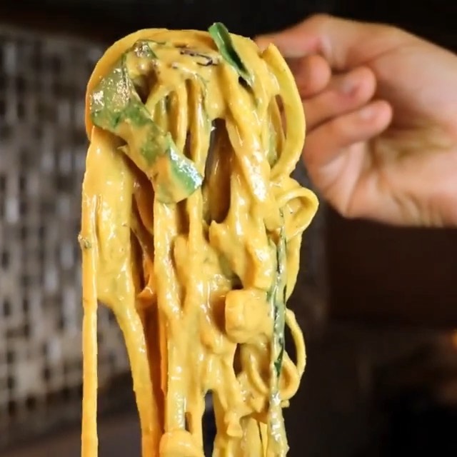 Raw Veggie Curry Stew with Spicy Sauce