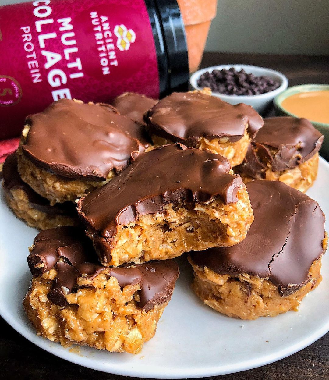 No-Bake Peanut Butter Chocolate Oat Cups