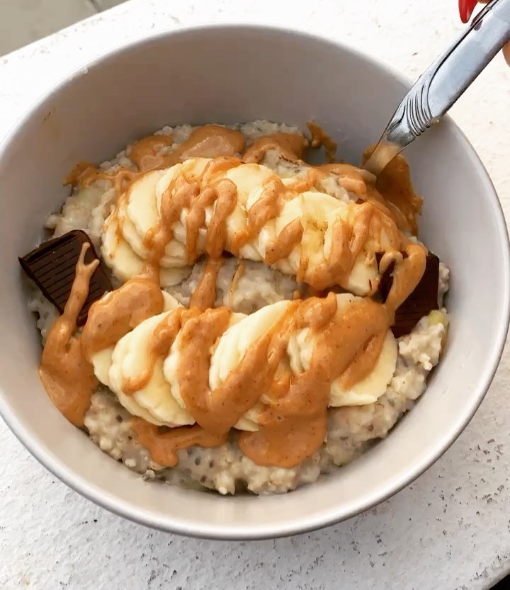 Chocolate Banana Peanut Porridge