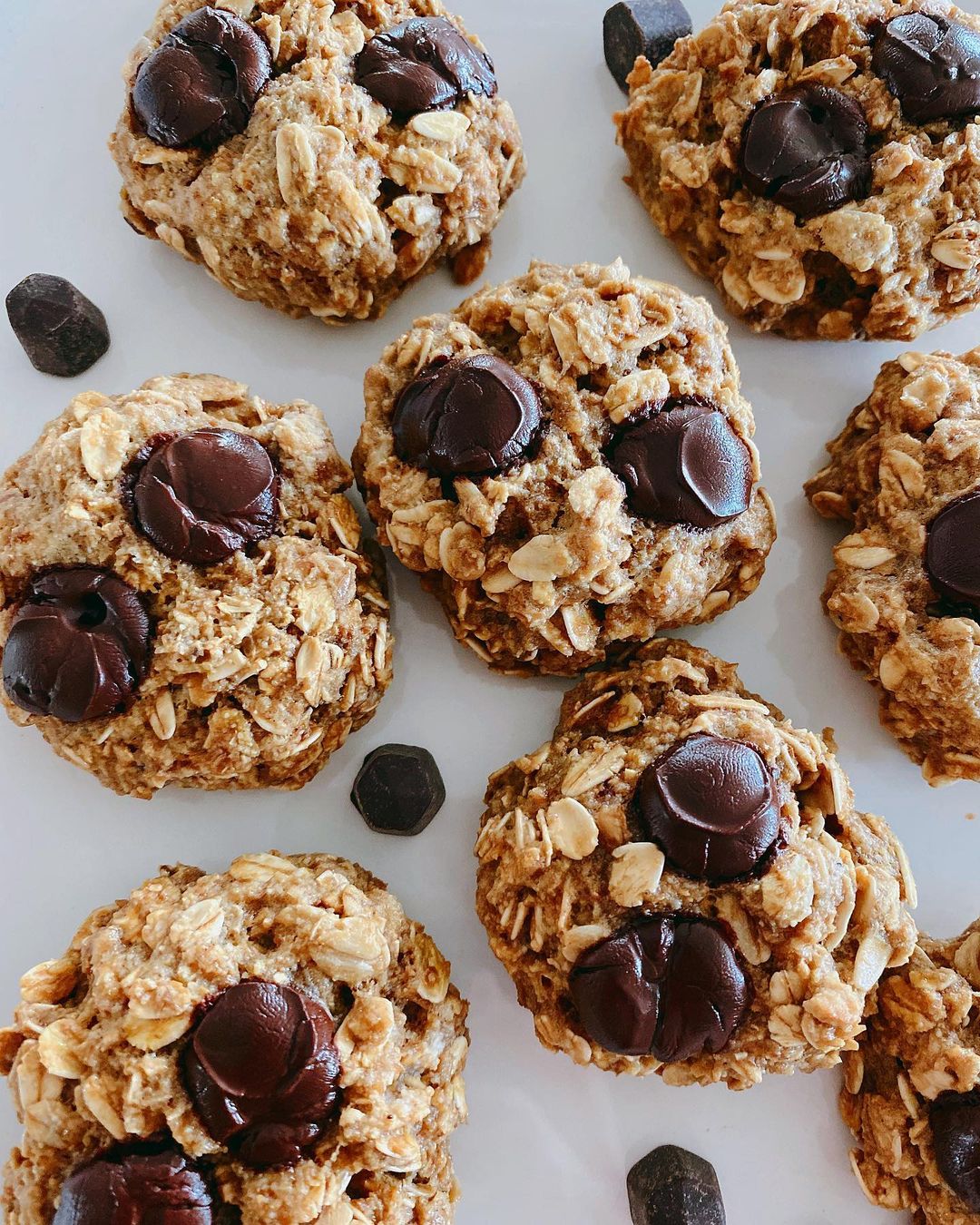 Simple Vegan Oatmeal Cookies with Chocolate