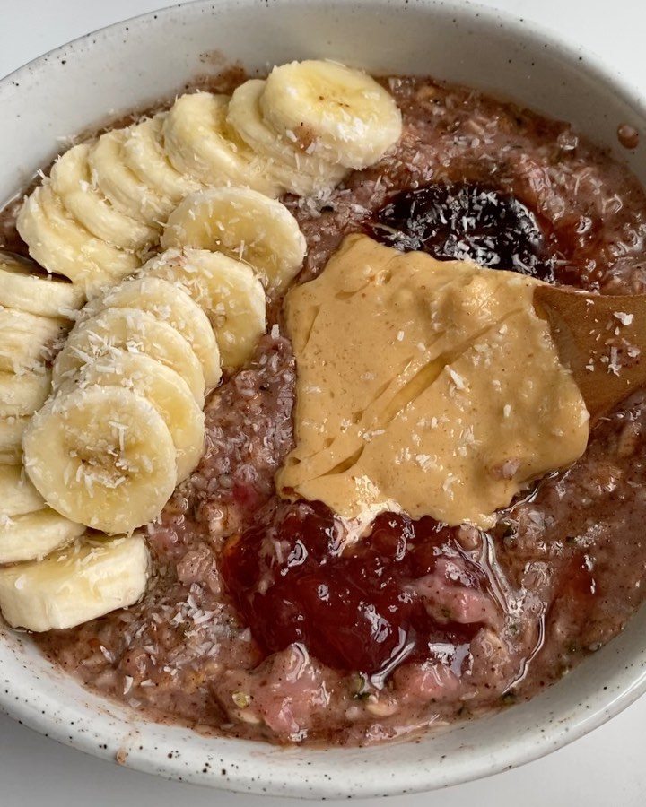 Strawberry Oatmeal Breakfast Bowl