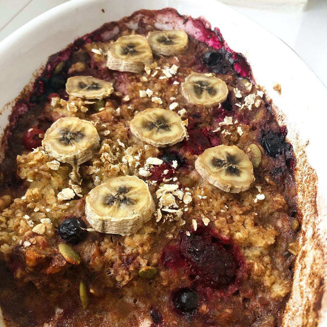 Fudgy Baked Oatmeal with Banana and Blueberries