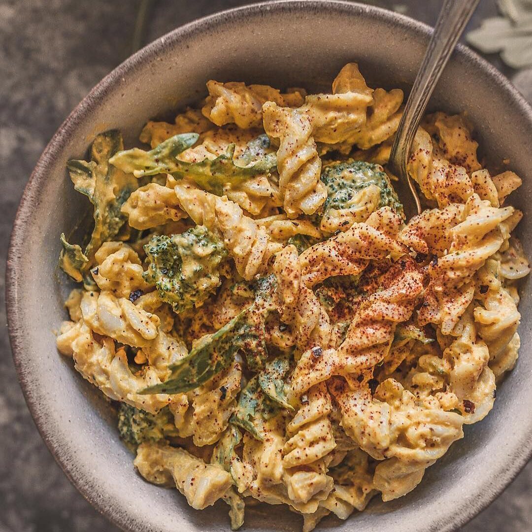 Creamy Vegan Mac and Cheese with Cashew Sauce