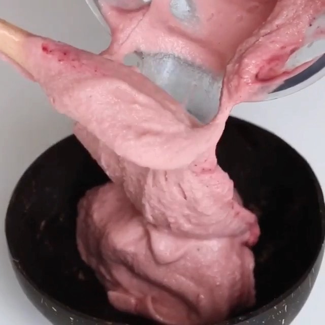 Pineapple and Black Goji Berry Smoothie