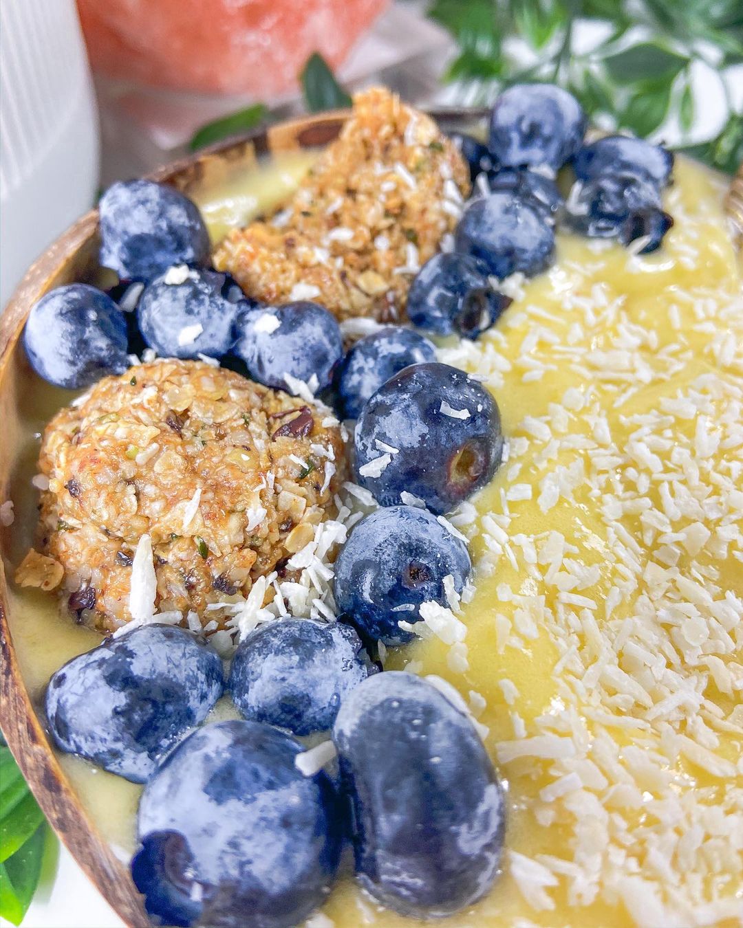 Tropical Fruit Smoothie Bowl