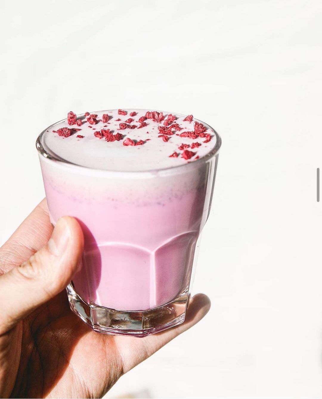 Pink Beauty Latte with Pitaya Powder