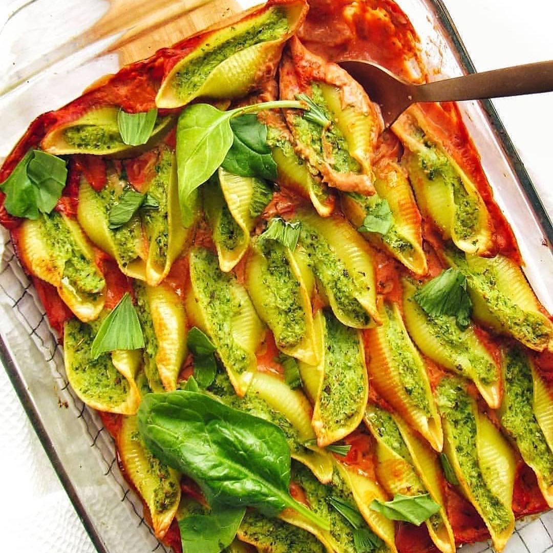 Shelled Pasta Stuffed with Spinach and Cauliflower Cream