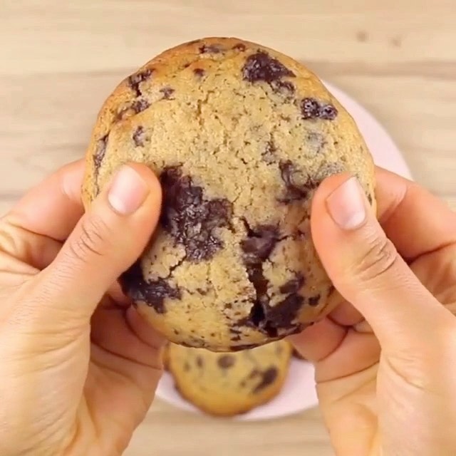 Vegan Chocolate Chip Cookies