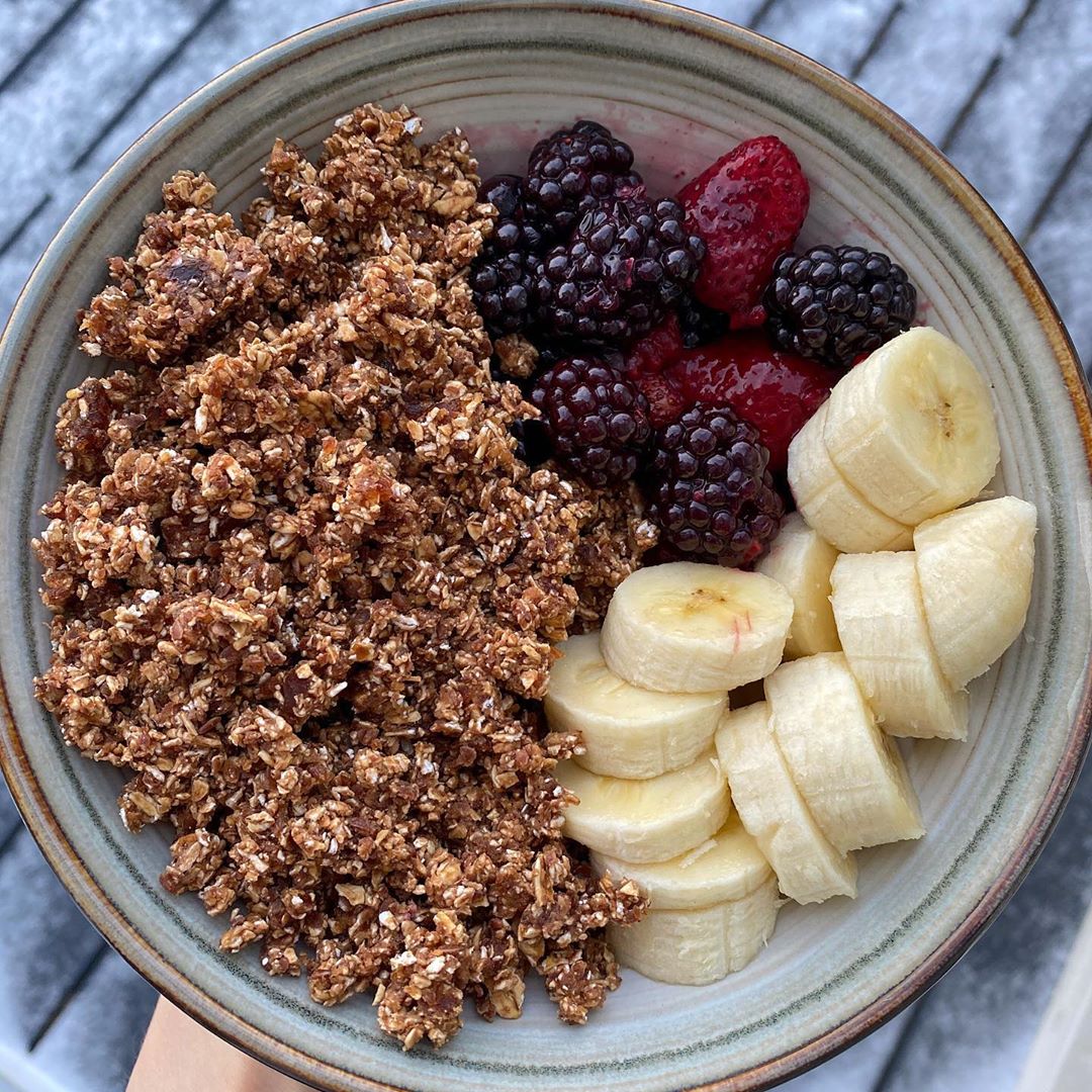 Chocolate Rawnola Bowl for Preworkout Fuel