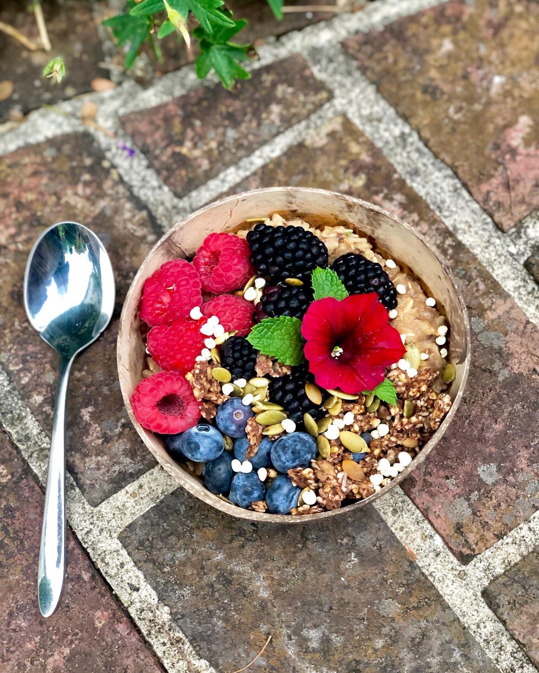 Customizable Oatmeal Breakfast Bowl with Fruits and Nuts