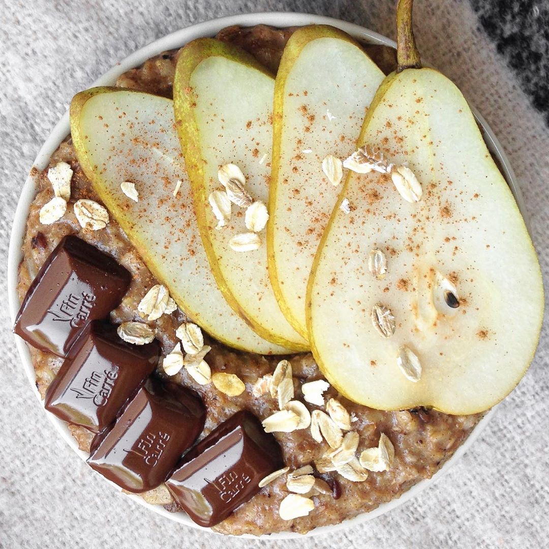 Pear and Chocolate Oatmeal with Cinnamon Topping
