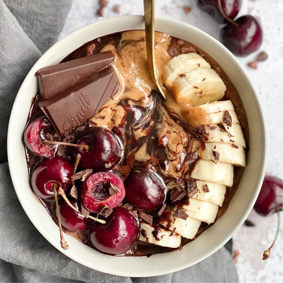 Cherry Chocolate Overnight Oats