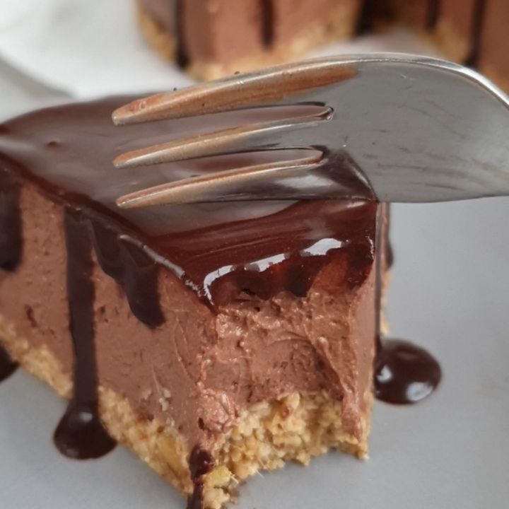 Easy No Bake Chocolate Mousse Cake
