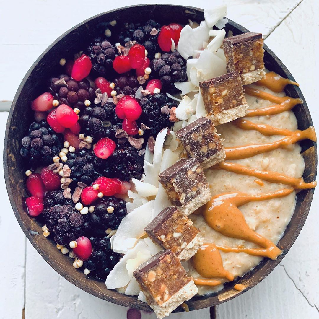 Peanut Butter Oatmeal with Toppings