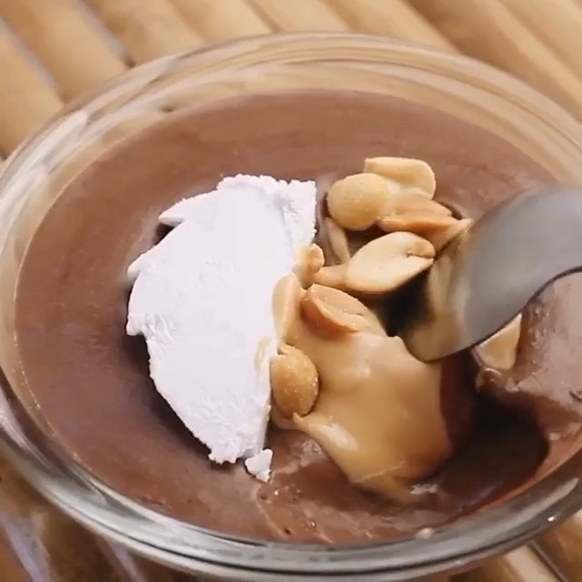 Quick Vegan Chocolate Mousse Dessert