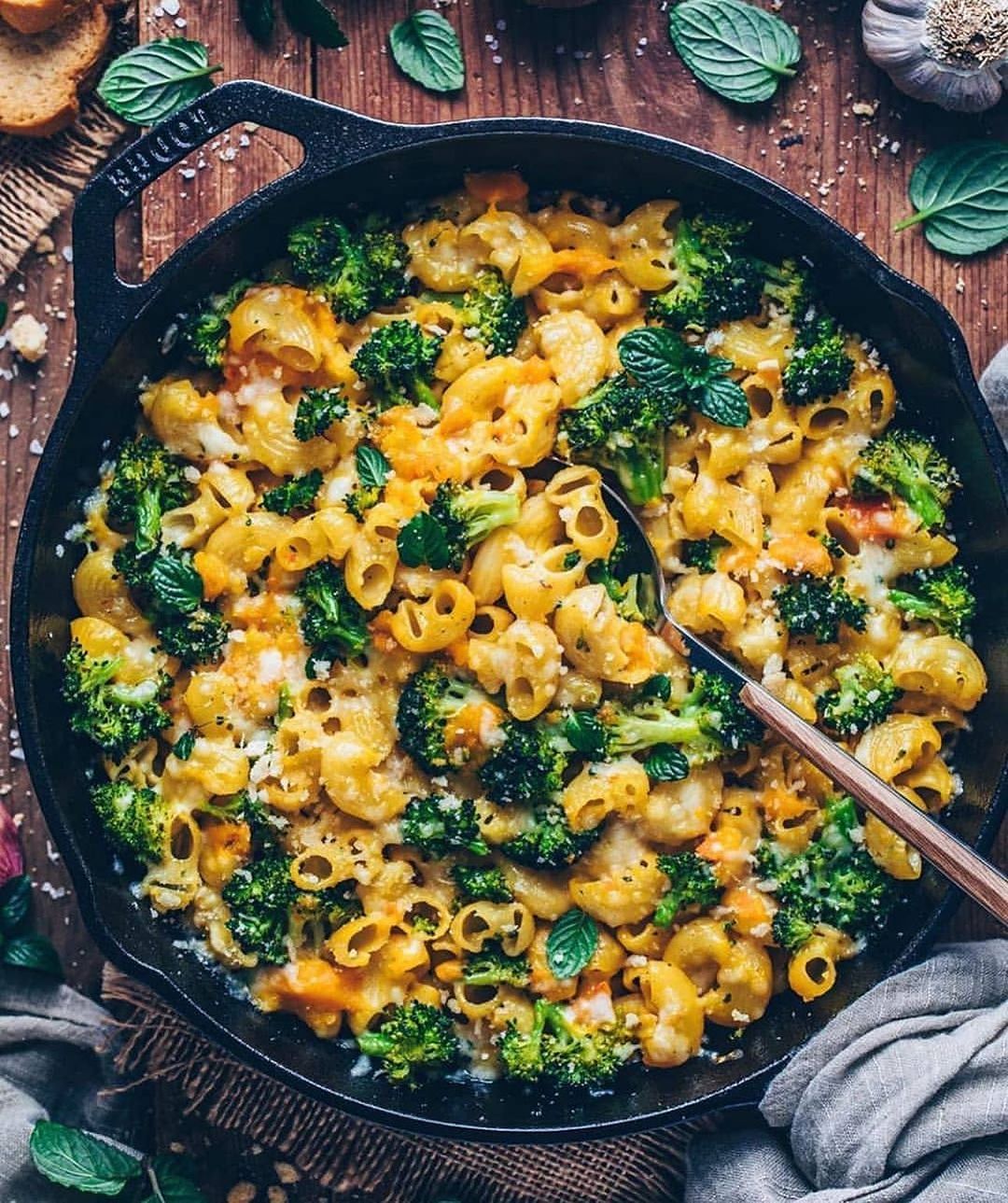 Baked Vegan Mac and Cheese with Broccoli