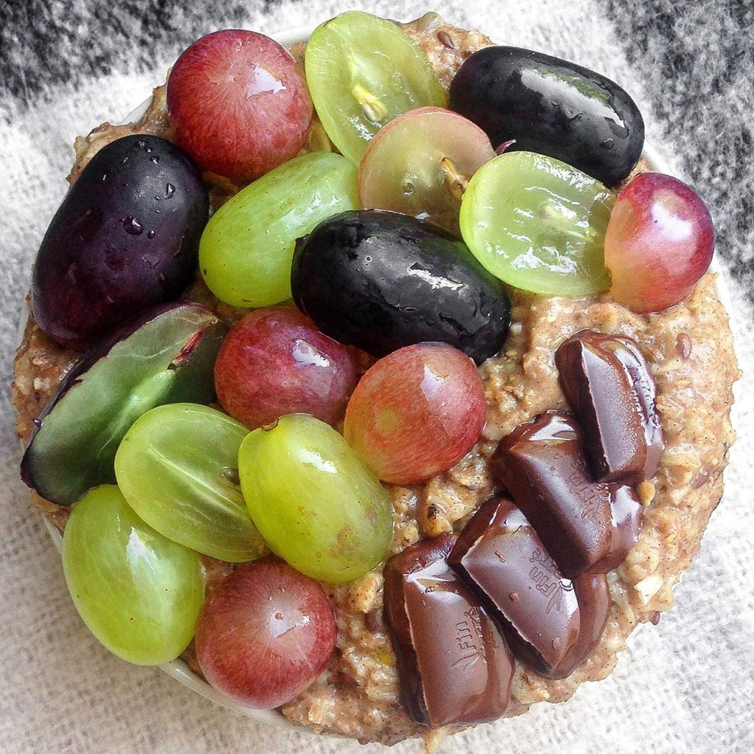Grapes and Dark Chocolate Oatmeal Breakfast