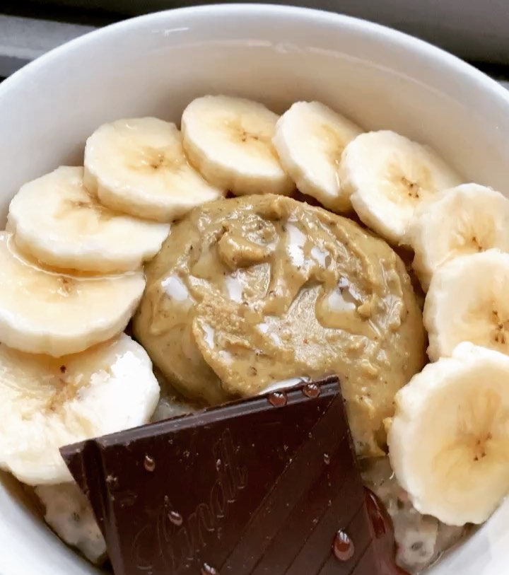 Vegan Pistachio Tahini Porridge