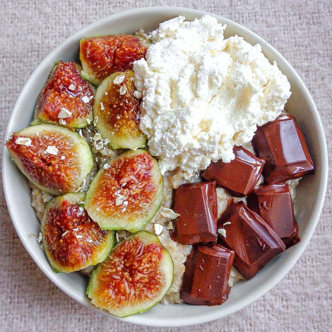 Cheesecake Flavored Oatmeal Breakfast Bowl