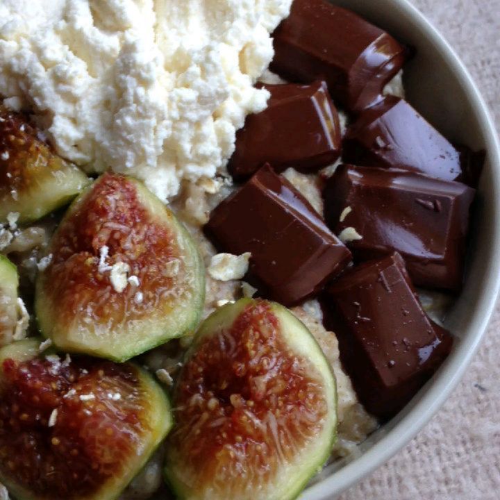 Cheesecake Flavored Oatmeal Breakfast Bowl