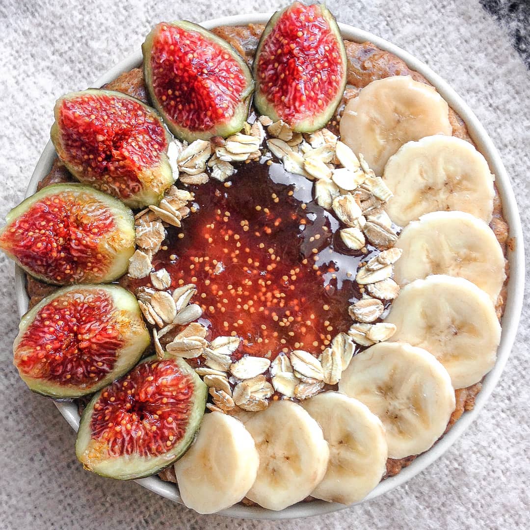 Banana and Figs Oatmeal Breakfast Bowl