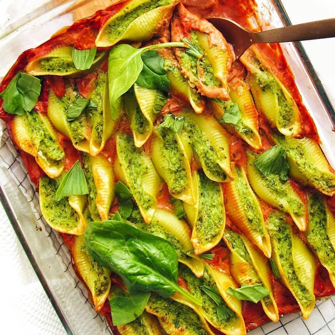 Shelled Pasta Stuffed with Spinach and Cauliflower Cream