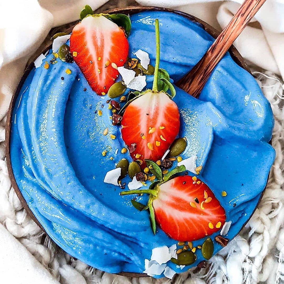 Blue Smoothie Bowl with Spirulina and Fruits