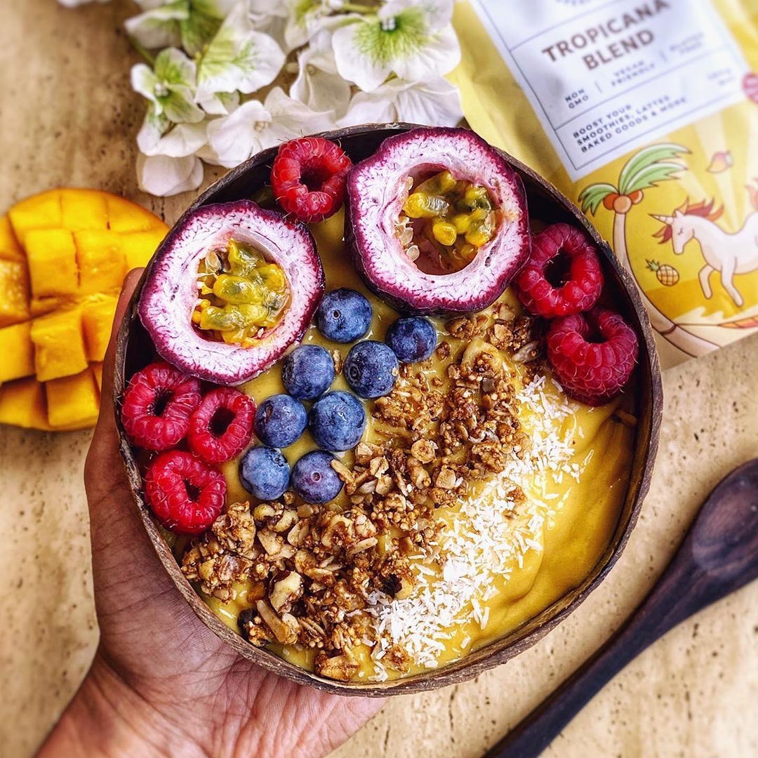 Refreshing Creamy Tropical Smoothie Bowl
