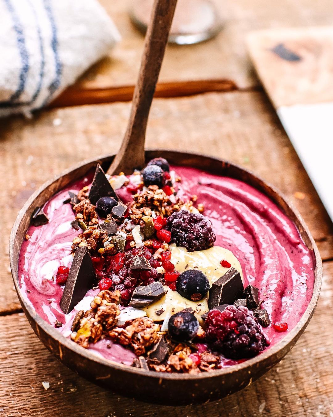 Sunday Morning Ginger Avocado Smoothie Bowl