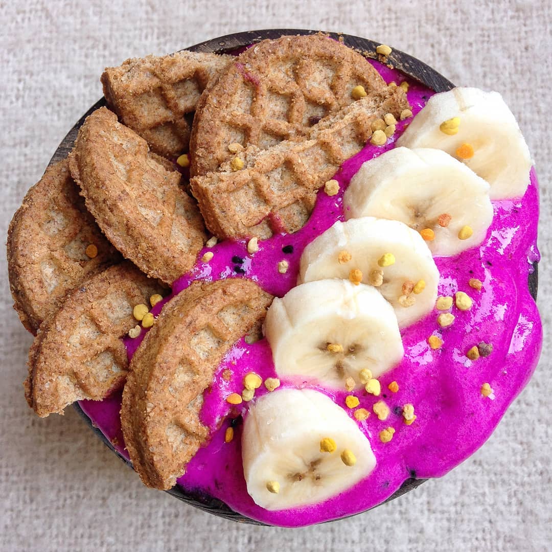 Dragon Fruit and Cookies Smoothie Bowl