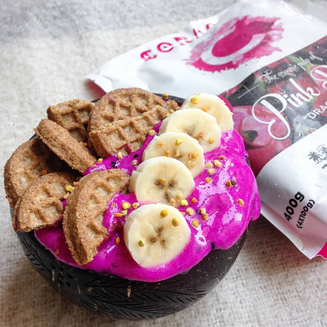 Dragon Fruit and Cookies Smoothie Bowl