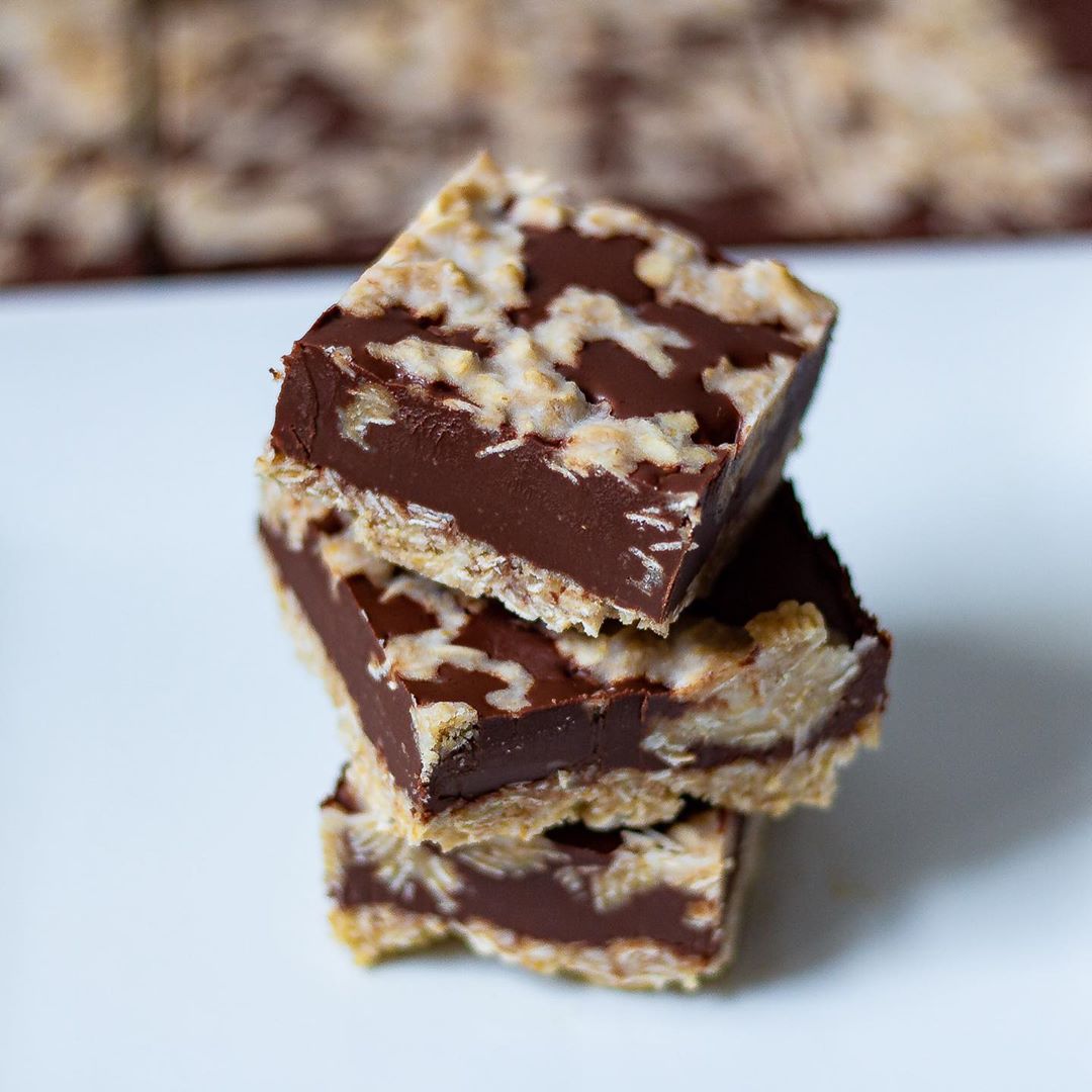 No-Bake Chocolate Peanut Butter Fudge Oatmeal Bars