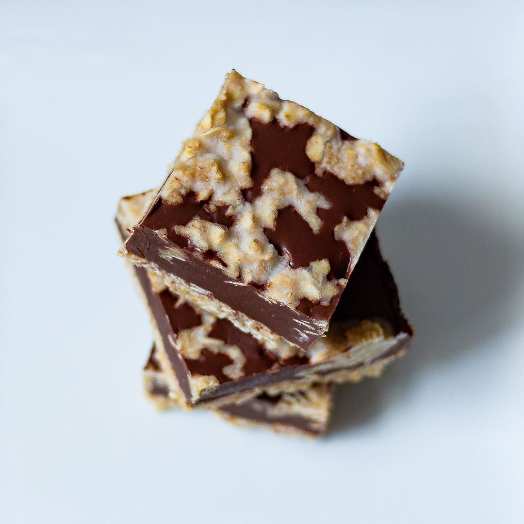No-Bake Chocolate Peanut Butter Fudge Oatmeal Bars