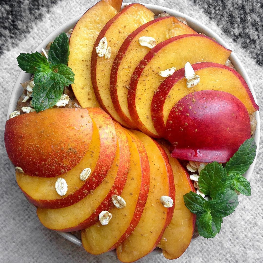 Peach Oatmeal with Cinnamon and Mint