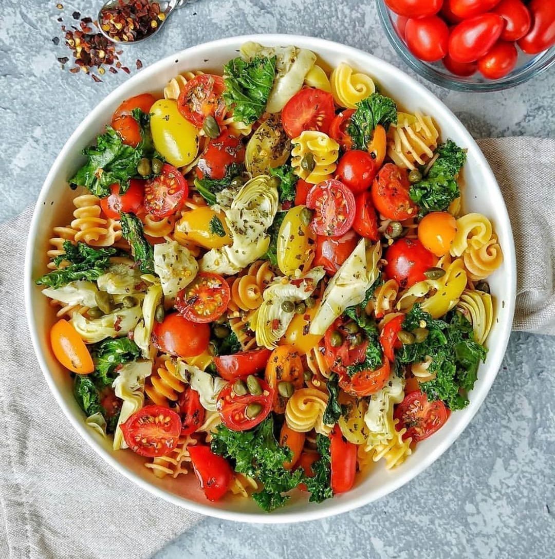 Pasta with Cherry Tomatoes, Kale, and Artichokes