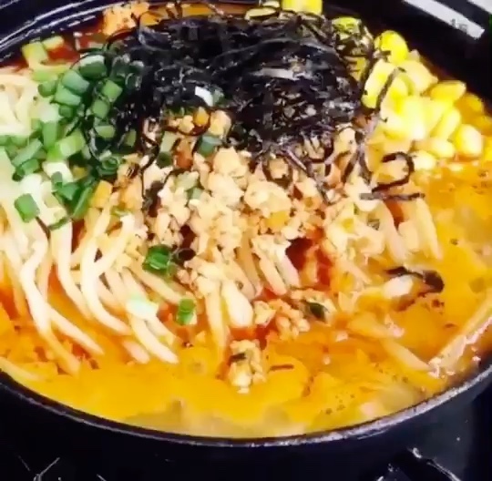 Spicy Vegan Sriracha Ramen Bowl