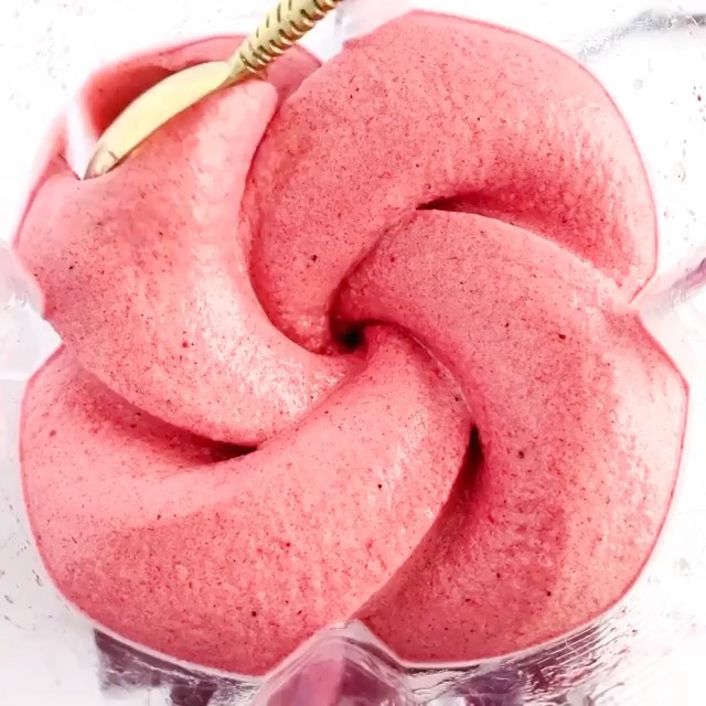 Swirly Beauty Smoothie with Frozen Fruits and Blend