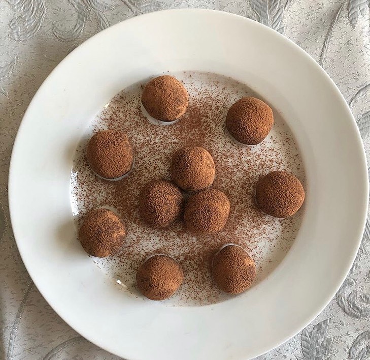 Easy Keto Chocolate Snack