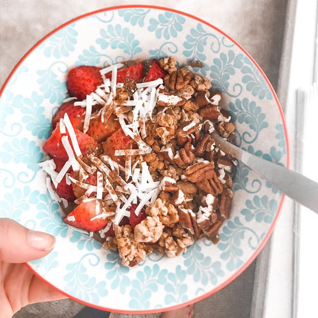 Peanut Butter Chocolate Protein Smoothie Bowl