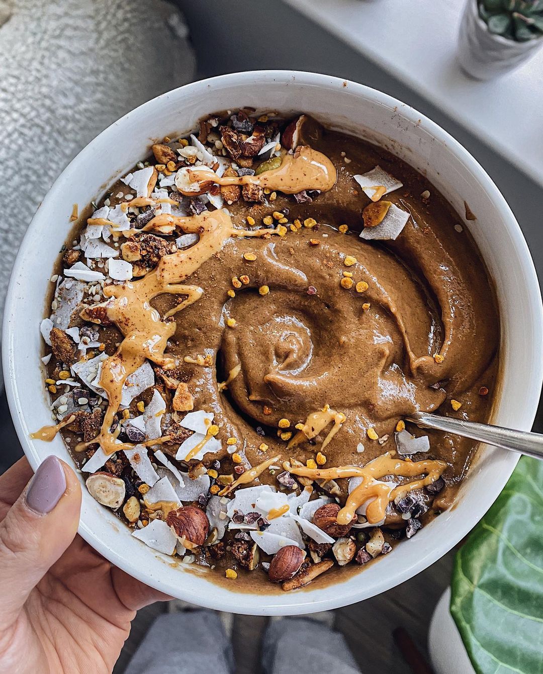 Thick Peanut Butter Chocolate Smoothie Bowl