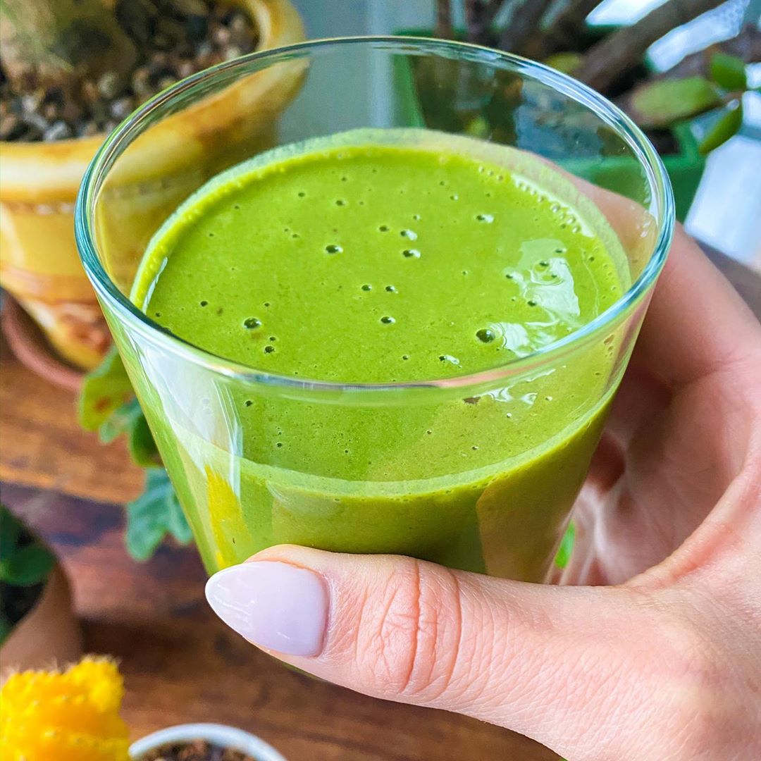 Healthy Vegan Green Matcha Mango Smoothie