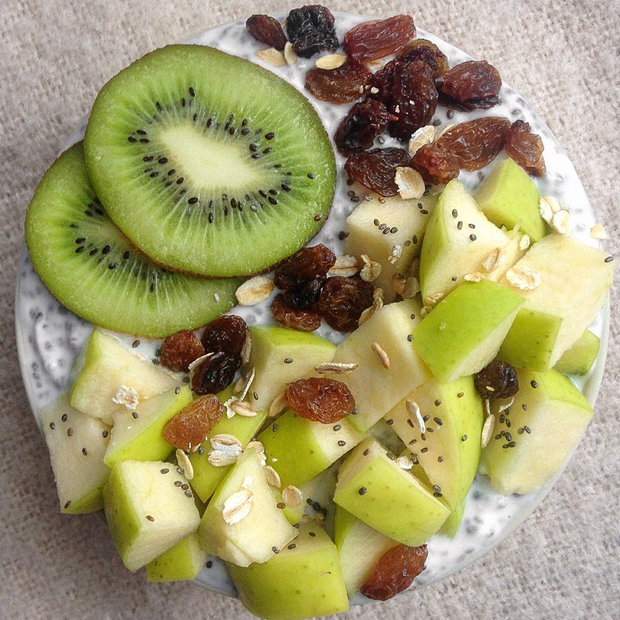 Apple Kiwi and Raisins Chia Pudding