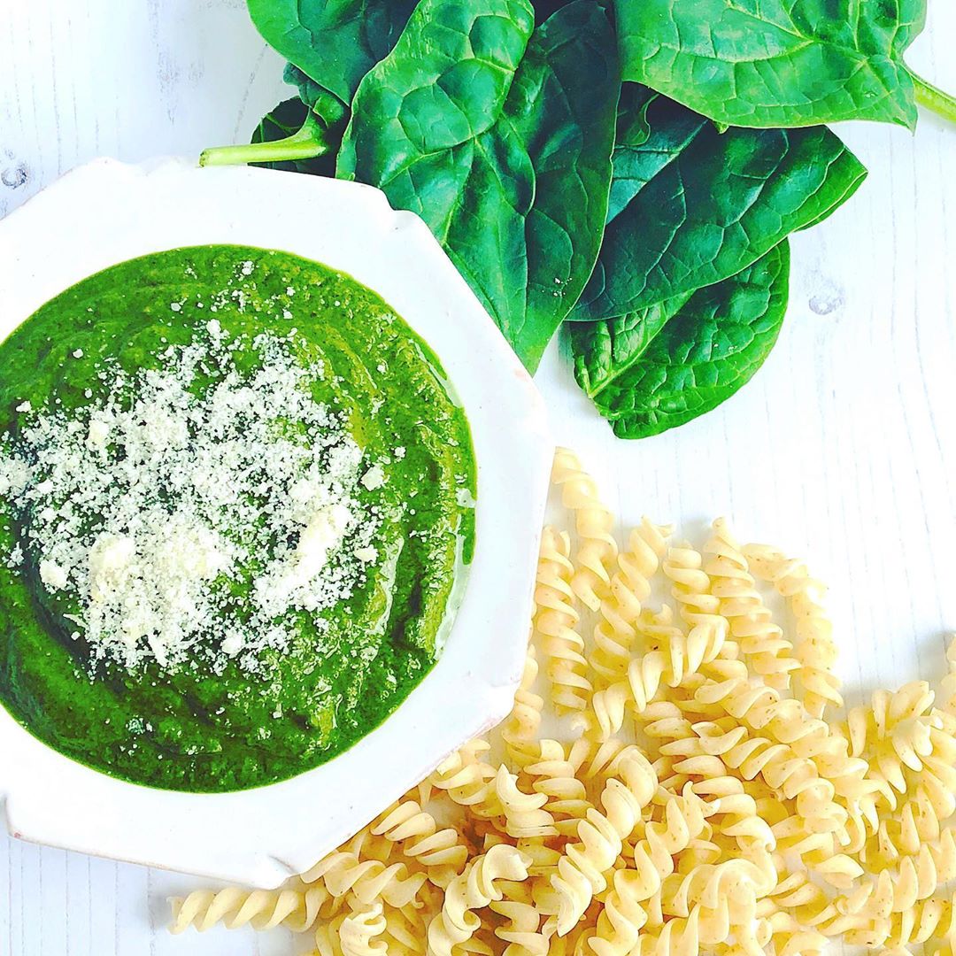 Homemade Spinach Pesto with Cashews and Basil
