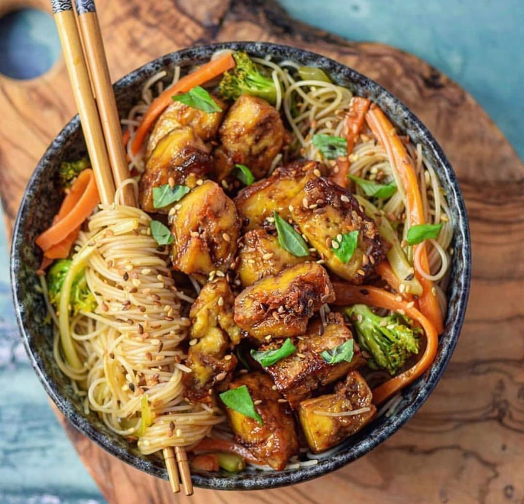 Glossy Noodles with Crispy Sweet and Sour Tofu