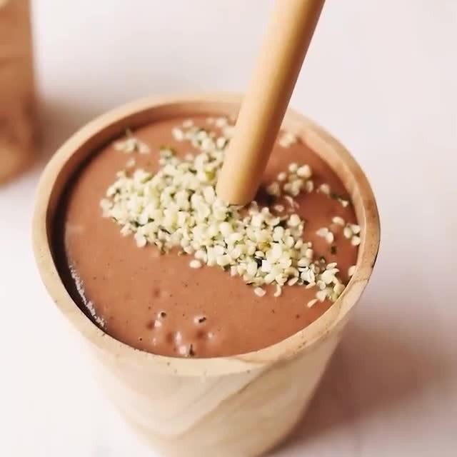 Vegan Bliss Shake with Bananas and Dates