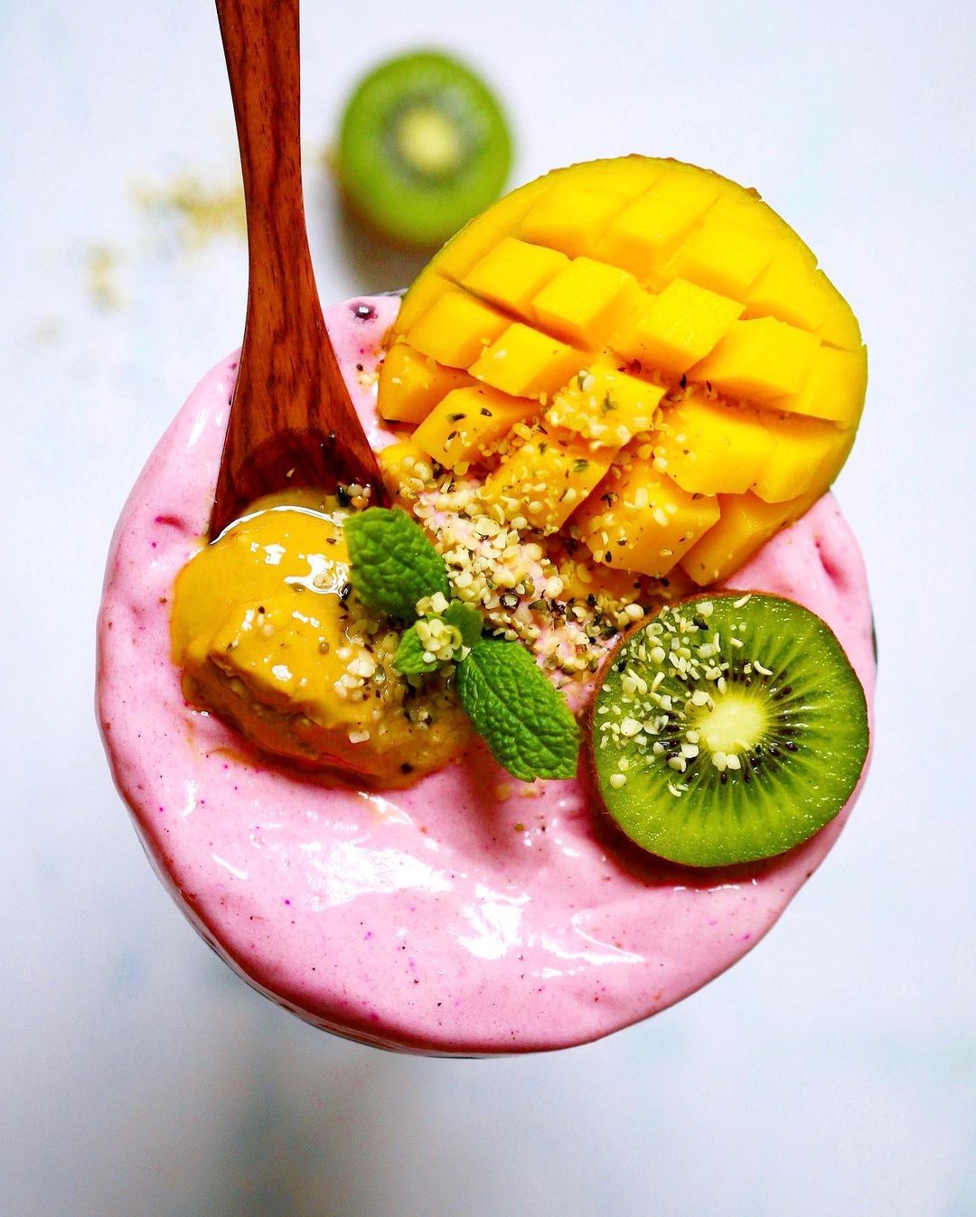 Vegan Pink Pitaya Smoothie Bowl